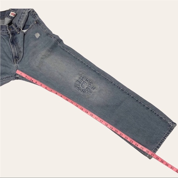 Levi’s Classic Lightwash Jeans - Picture 9 of 10